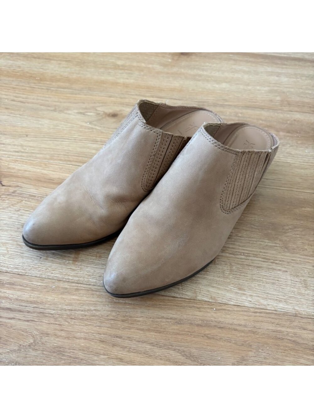 Frye Rowen Gore Low Heel Point Toe Mules Beige Suede Women’s Size 7.5